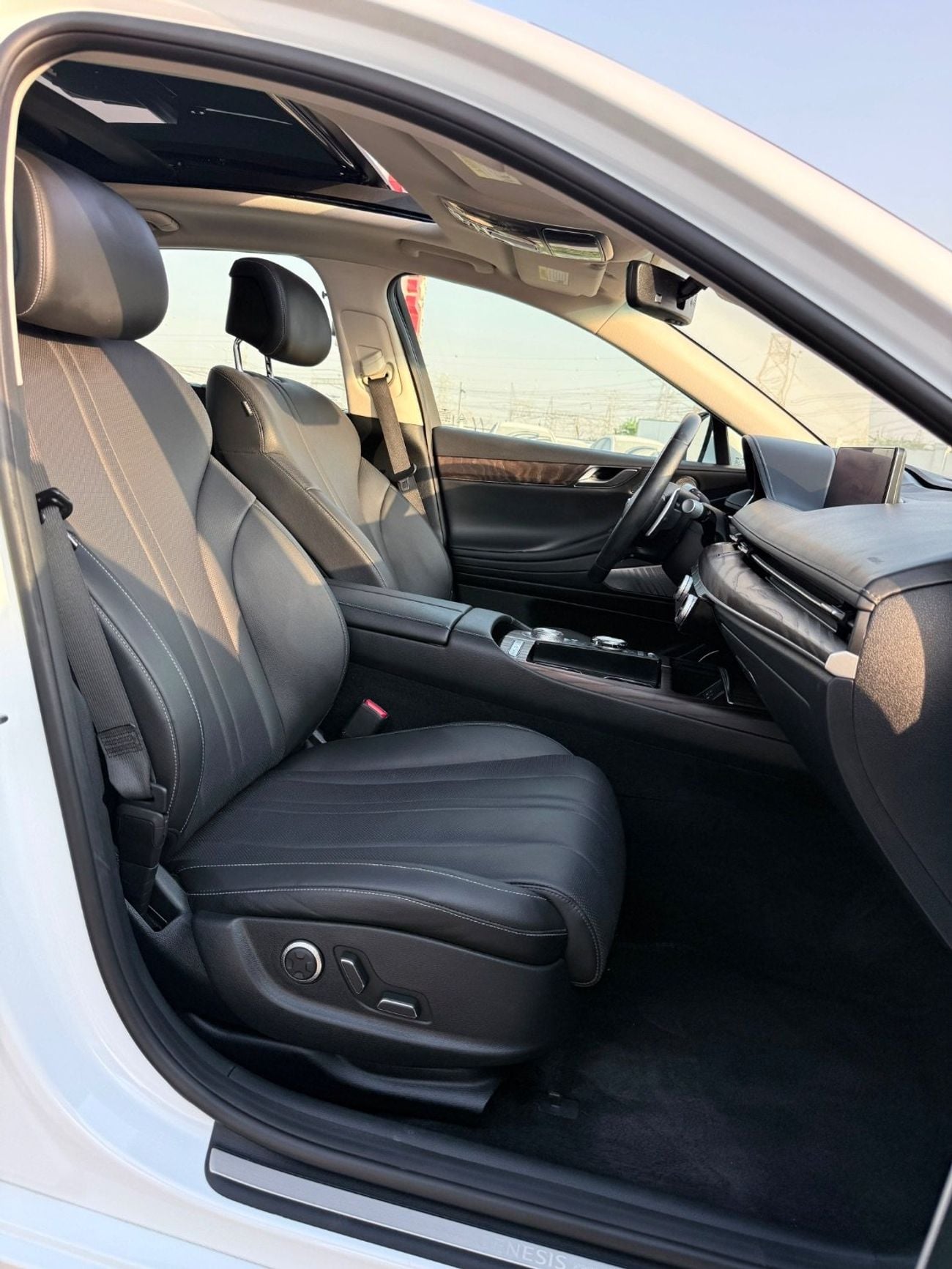 Genesis G80 Premium 2.5L luxury option
