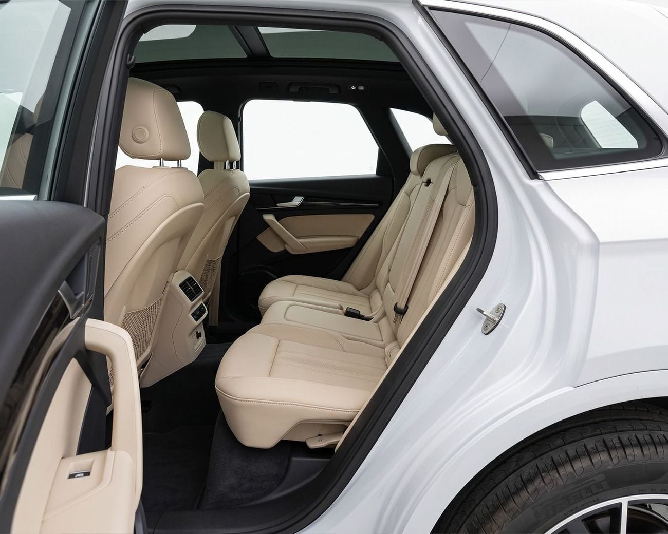 Audi Q5 45 TFSI S-LINE l Full Option | Original Paint | AED 3,085 / Monthly