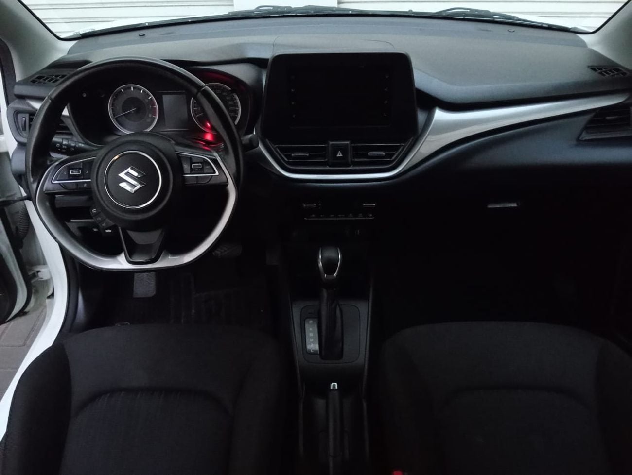 Suzuki Baleno GL Suzuki Baleno GL 2024 NO CONVENIENCE FEES WARRANTY FULL SERVICE HISTORY