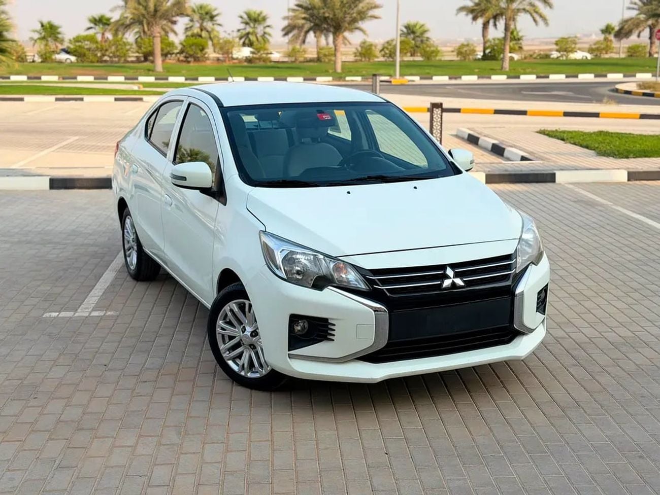 Mitsubishi Attrage GLX MID