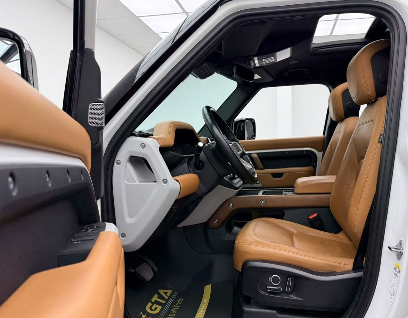Land Rover Defender 130 HSE P400 2023 Land Rover Defender 130 P400 HSE, Warranty, Service History, GCC Specs.