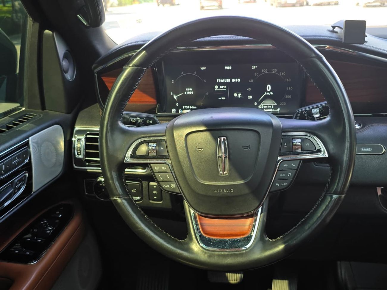 Lincoln Navigator RESERVE 3.5L LINCOLN NAVIGATOR 2018 GCC // FSH // ORGINAL PAINT // ACCIDENT FREE // PERFECT CONDITIO
