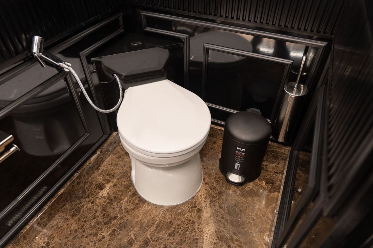 مرسيدس بنز سبرينتر Barugzai VIP Sprinter Luxury VIP Sprinter with Private Washroom
