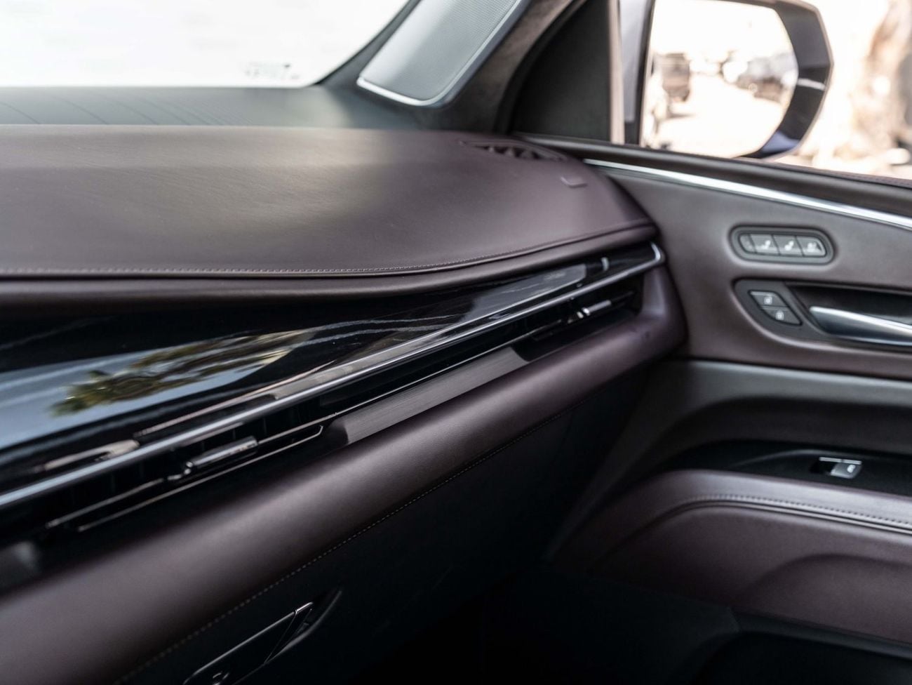 كاديلاك إسكالاد V SERIES Cadillac Escalade 2023 مواصفات خليجية