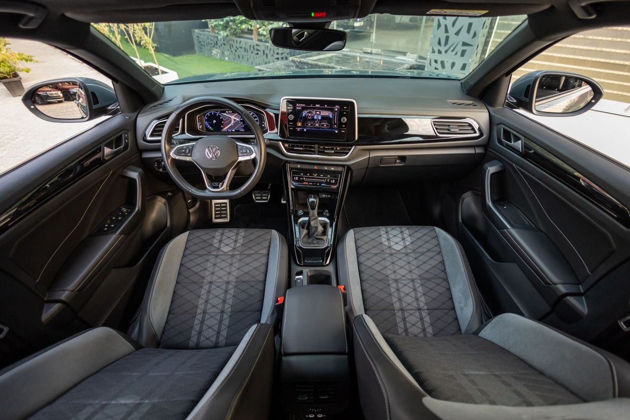 فولكس واجن T ROC R-LINE Volkswagen T-Roc 2024 مواصفات خليجية مقابل 1,555.00 AED شهريًا