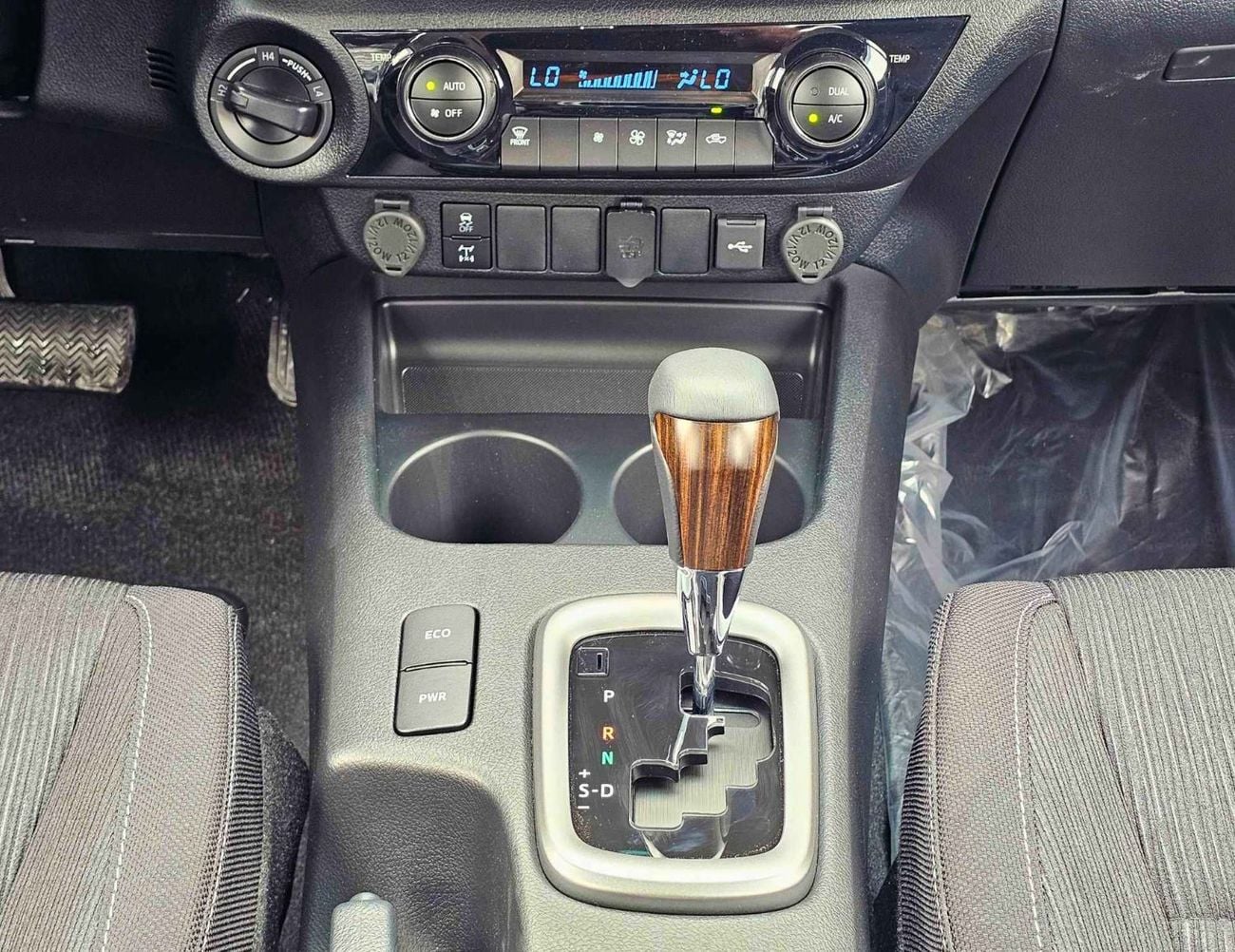 Toyota Hilux SR5 TRD || 4.0L PETROL V6 4WD | WOOD INTERIOR W VISOR | BLIND SPOT | DIFFLOCK | DVD+CAMERA | READY S