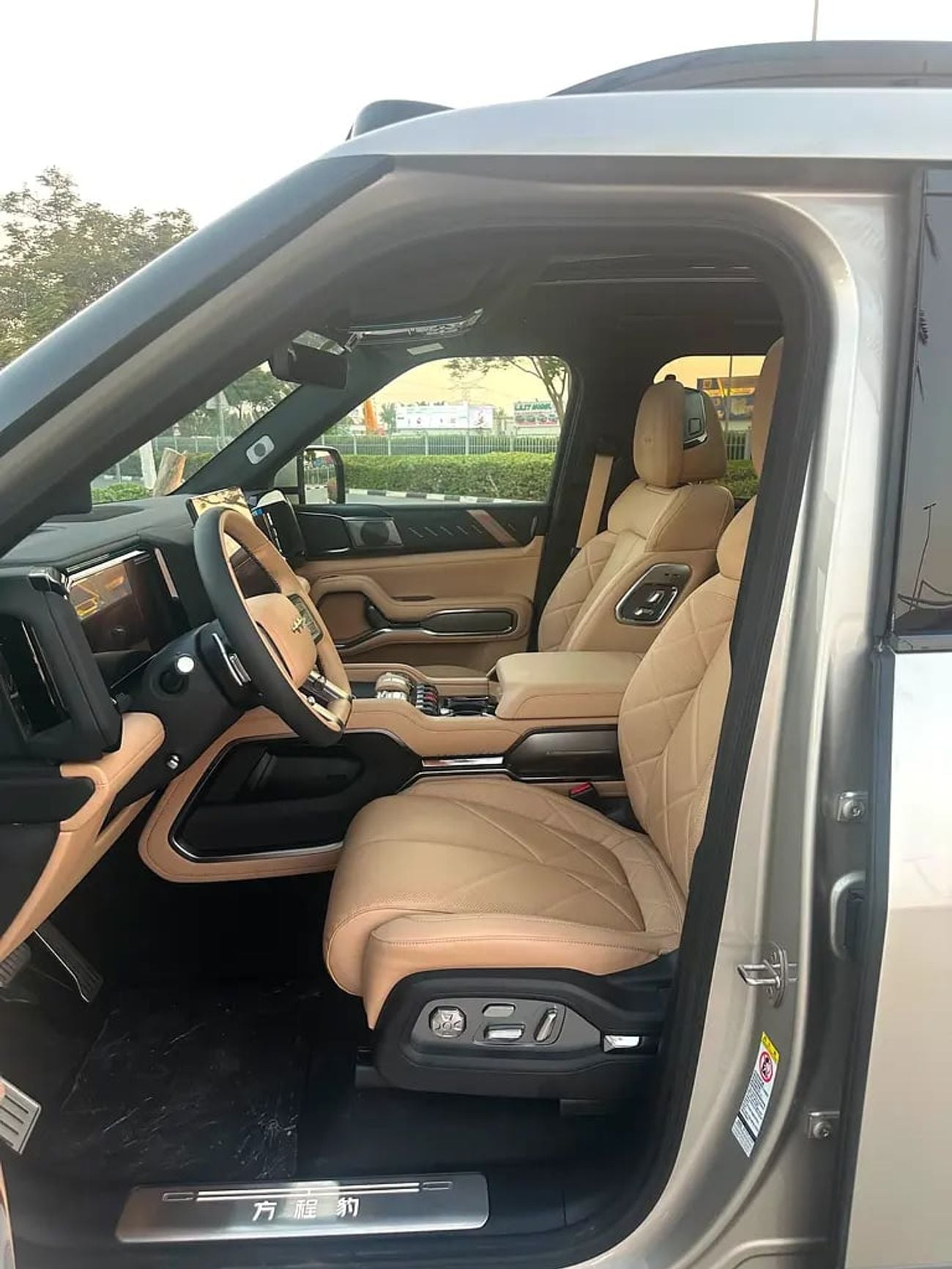 BYD Leopard 8 FLAGSHIP full option flagship full option brand km