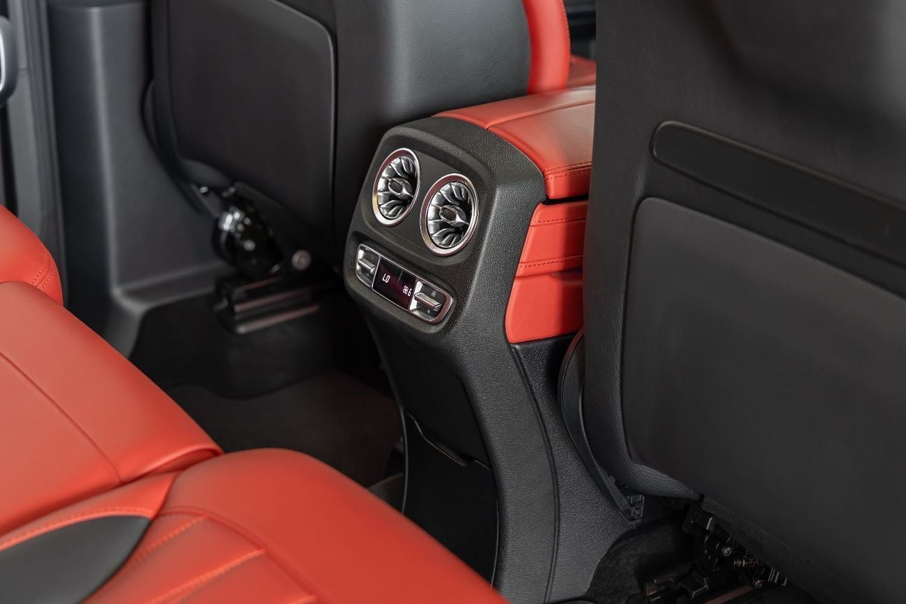 مرسيدس بنز G 63 AMG Mercedes-Benz G 63 | Fully Loaded|Night package | Fully Cardbon Fiber | Gargash Auto Warranty | 2020