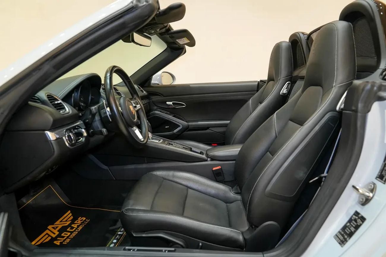 Porsche 718 Boxster Boxster / Warranty and Service Contract / GCC Specs
