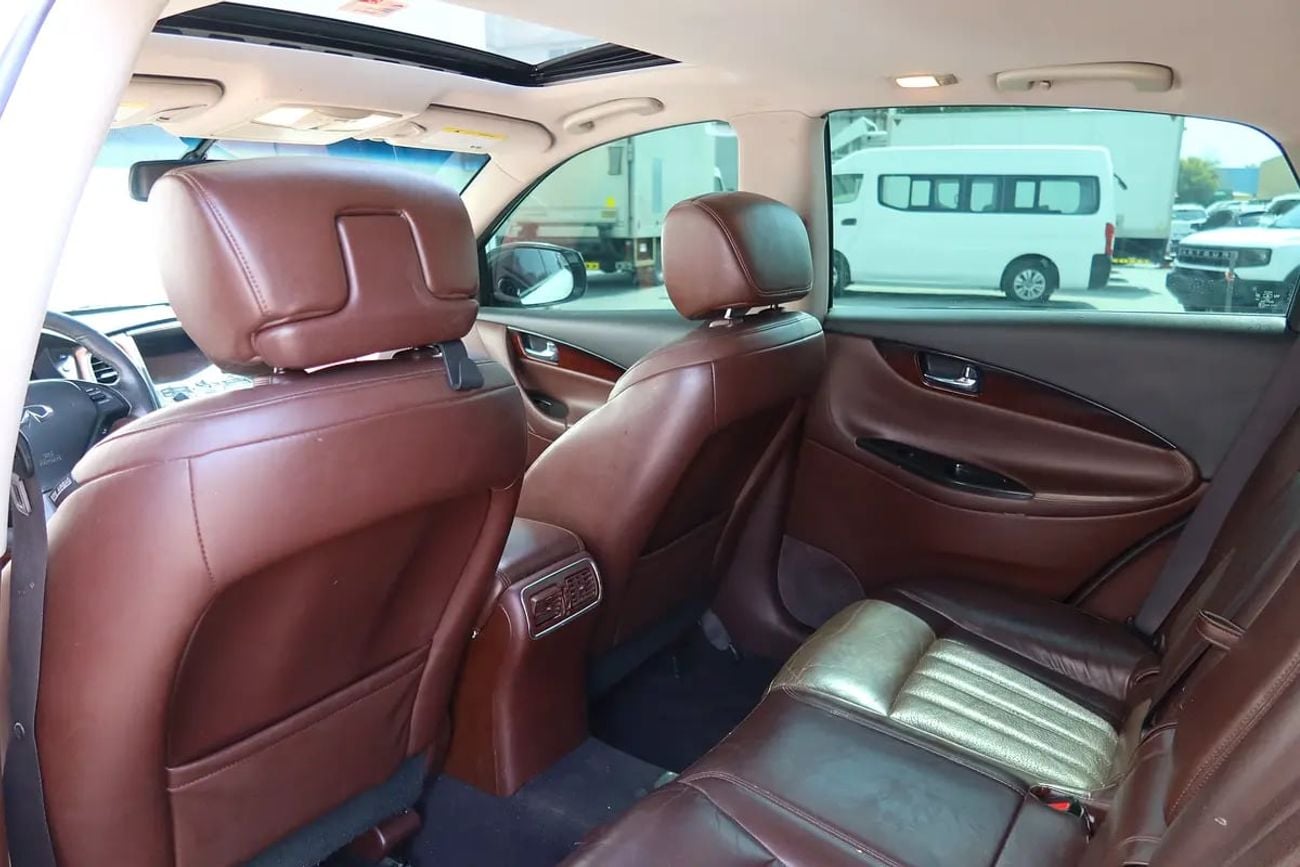 Infiniti QX50 Luxury | GCC Specs | Pristine Condition