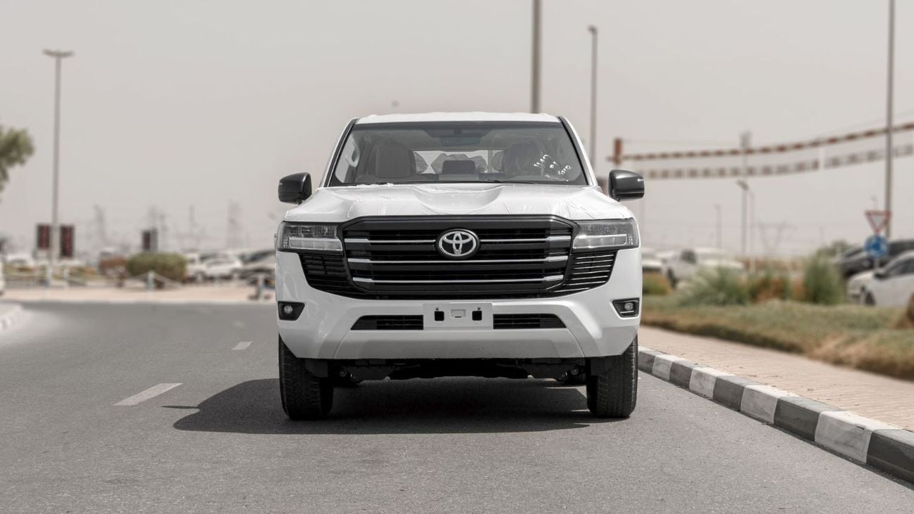 Toyota Land Cruiser GXR 2026 Toyota Land Cruiser GXR 3.3L AT Diesel (White-Beige)