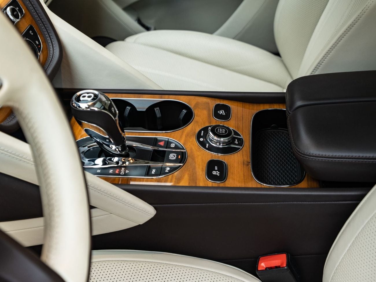 Bentley Bentayga STANDARD BUY NOW, PAY 2027 | THE BLACKLINE STANDARD | 2022 Bentley Bentayga, 4.0TC V8, 4WD, 542bhp, 8 Speed A