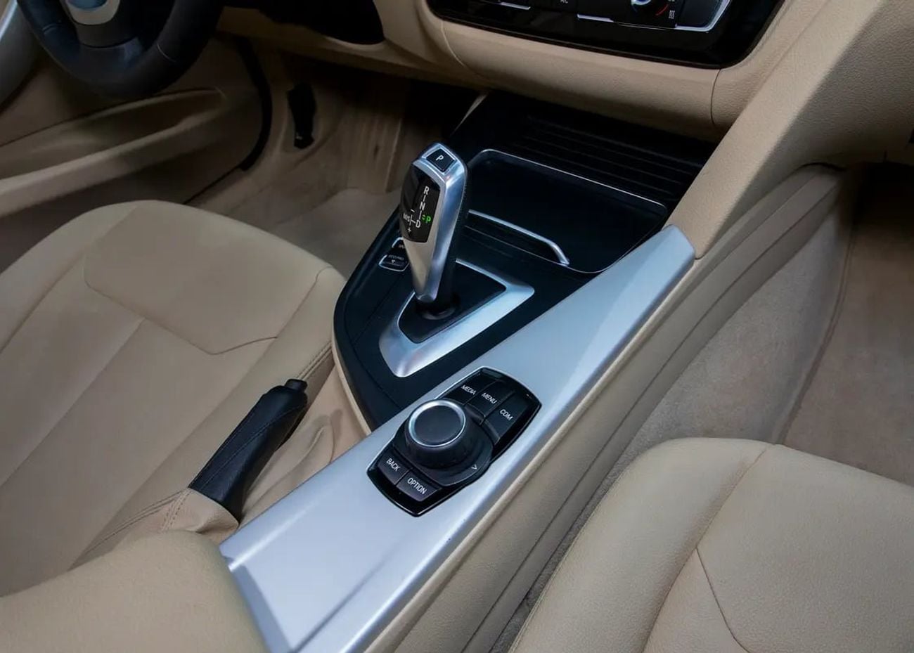 BMW 318i STANDARD 0% Down Payment Available • Full Service History • GCC