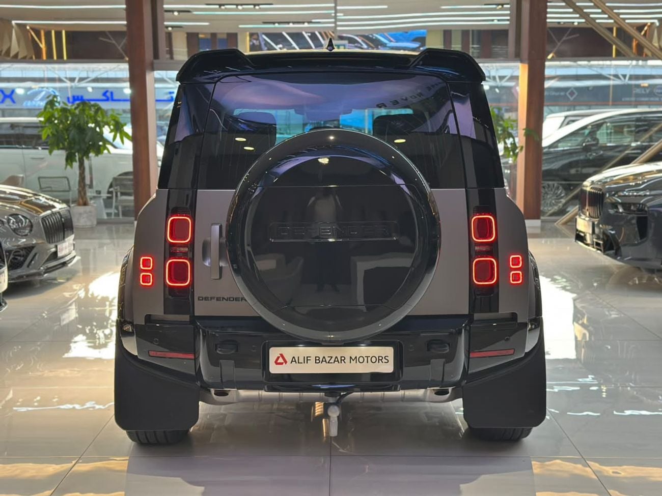 لاند روفر ديفندر P400 SE X Dynamics