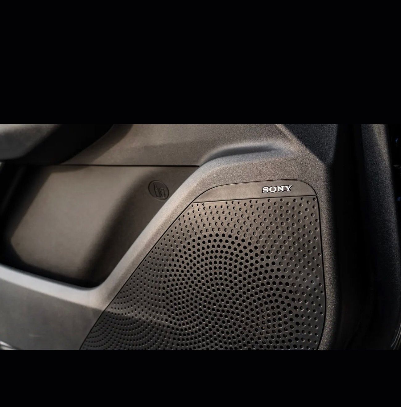 تشنجان x5 بلس بيوند برو ,android & apple car play ,electric trunk, 360 camera,