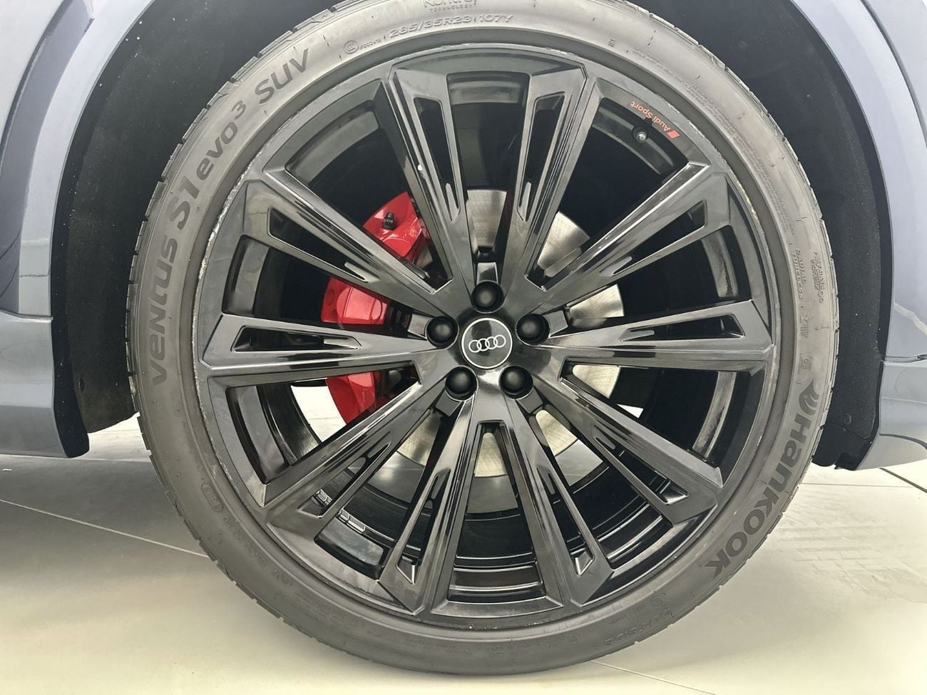 أودي Q8 55 TFSI quattro 340hp Crimson Red Edition (رقم المرجع: 53845)