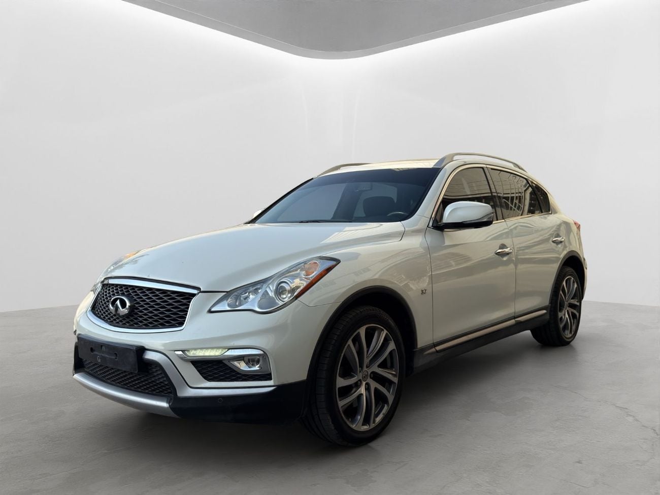 Infiniti QX50 PREMIUM 2018 Infiniti QX50 Premium | 3.7L V6 | GCC Specs | White / Brown