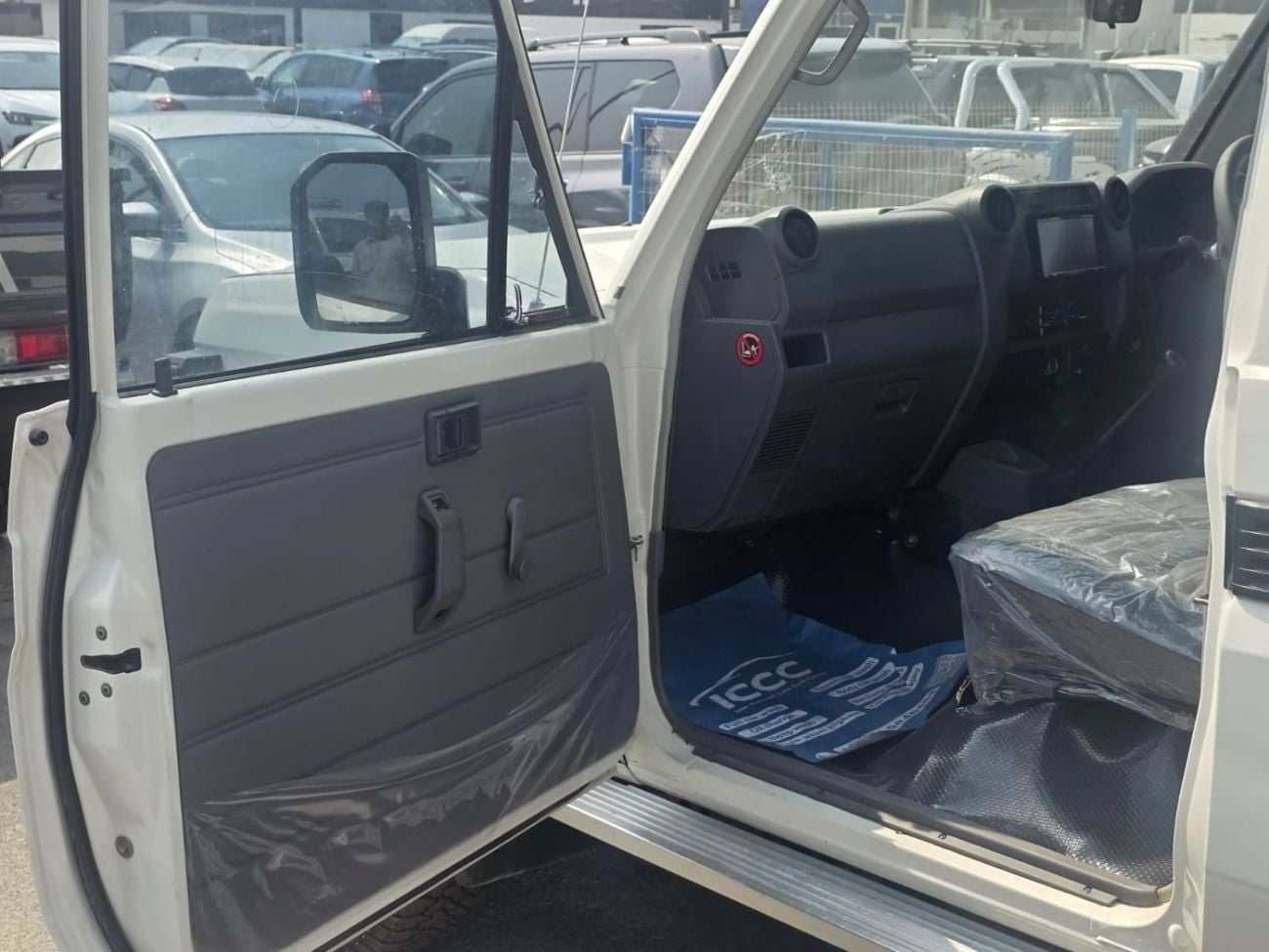 Toyota Land Cruiser Pick Up LX AC PWR OPT