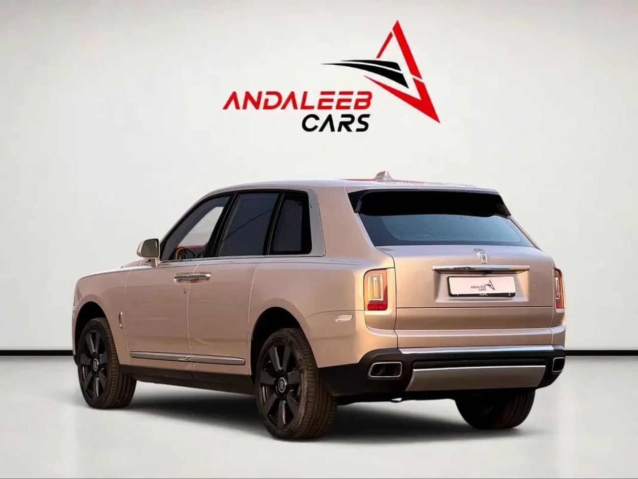 Rolls Royce Cullinan SILVER BADGE | GCC | ORIGINAL PAINT | AGMC SERVICE CONTRACT