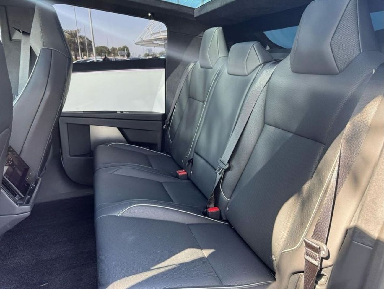 تسلا سايبرتراك فاونديشن سيريز AWD AMERICAN SPEC NEAT AND CLEAN