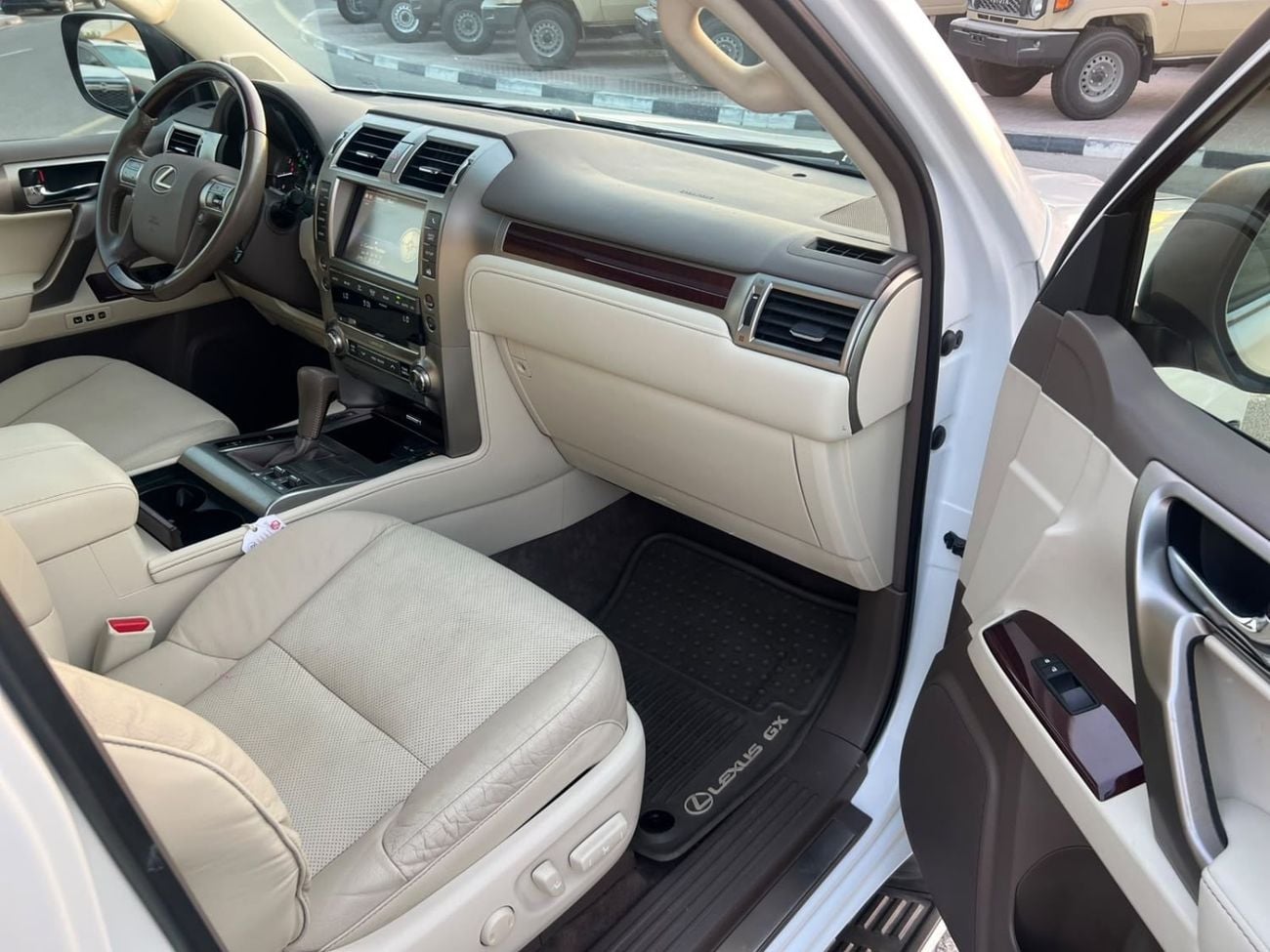 Lexus GX460 2018 Lexus GX460 Full Option 4.6L V8 - Sunroof - Rear Camera & Sensor - Leather Seat - AWD 4x4