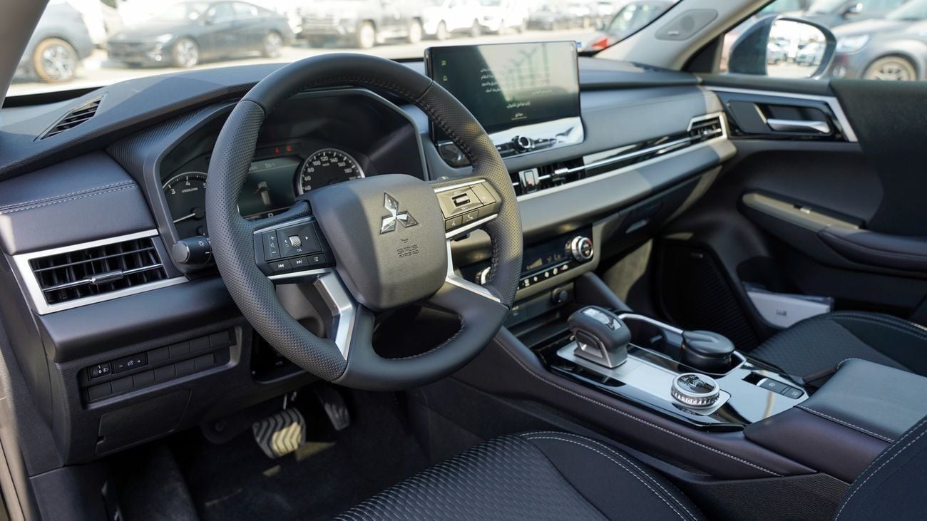 ميتسوبيشي آوتلاندر GLX MIDLINE ميتسوبيشي أوتلاندر (G03) – 2026 2.5 لتر | SUV 7 مقاعد | مواصفات GCC | للتصدير ف