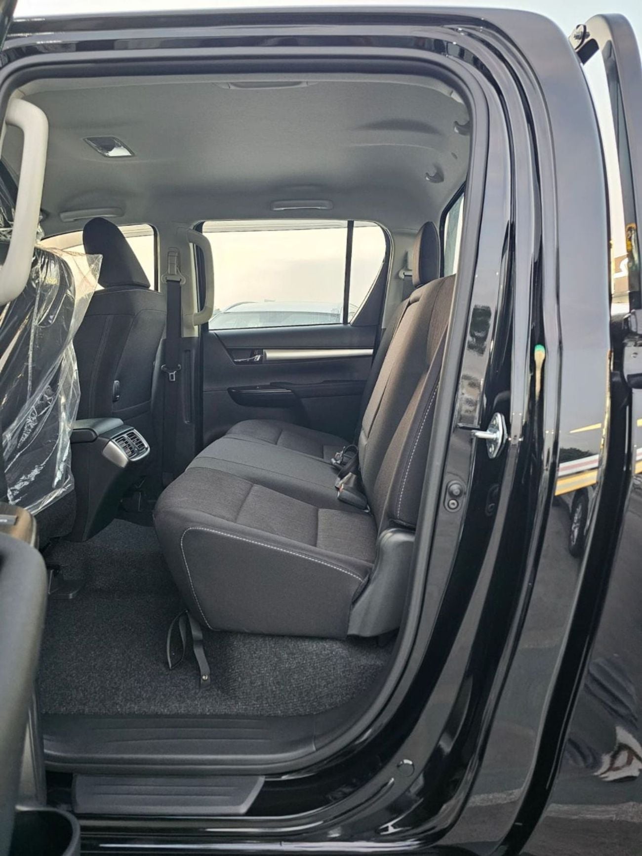 Toyota Hilux TOYOTA HILUX SR5 WIDE BODY || 2.7L PETROL V4 M/T 4WD | BLIND SPOT | WINDOW VISOR | REAR CAMERA | AUT