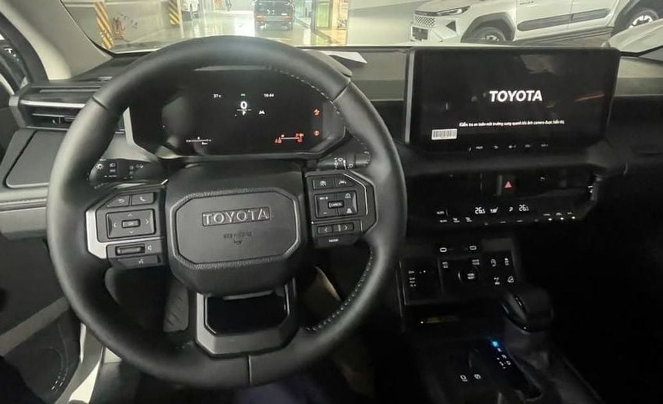 تويوتا هيلوكس ADVENTURE 2.8L DIESEL A/T FULL OPTION DOUBLE CABIN PICKUP