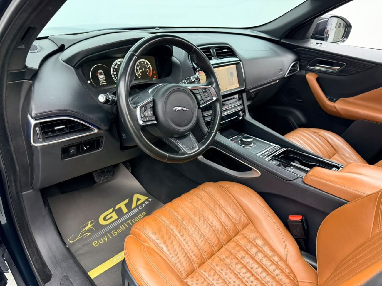 جاكوار F بيس PRESTIGE جاكوار F-Pace 25T موديل 2018، سجل صيانة كامل، كاملة المواصفات، بحالة ممتازة، خليجية
