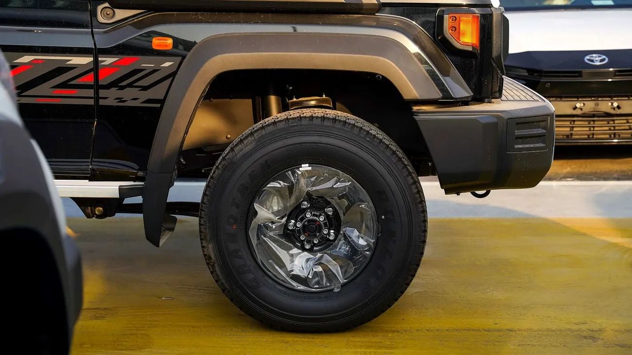 Toyota Land Cruiser 70 LC76 LX GCC Specs