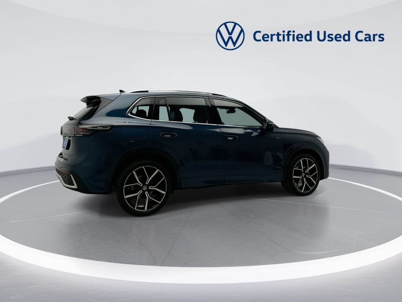 فولكس واجن تيجوان R-LINE 1.4L | Premium R-Line Interior | Panoramic Sunroof | Digital Cockpit Pro | Ambient Lighting | Rear C
