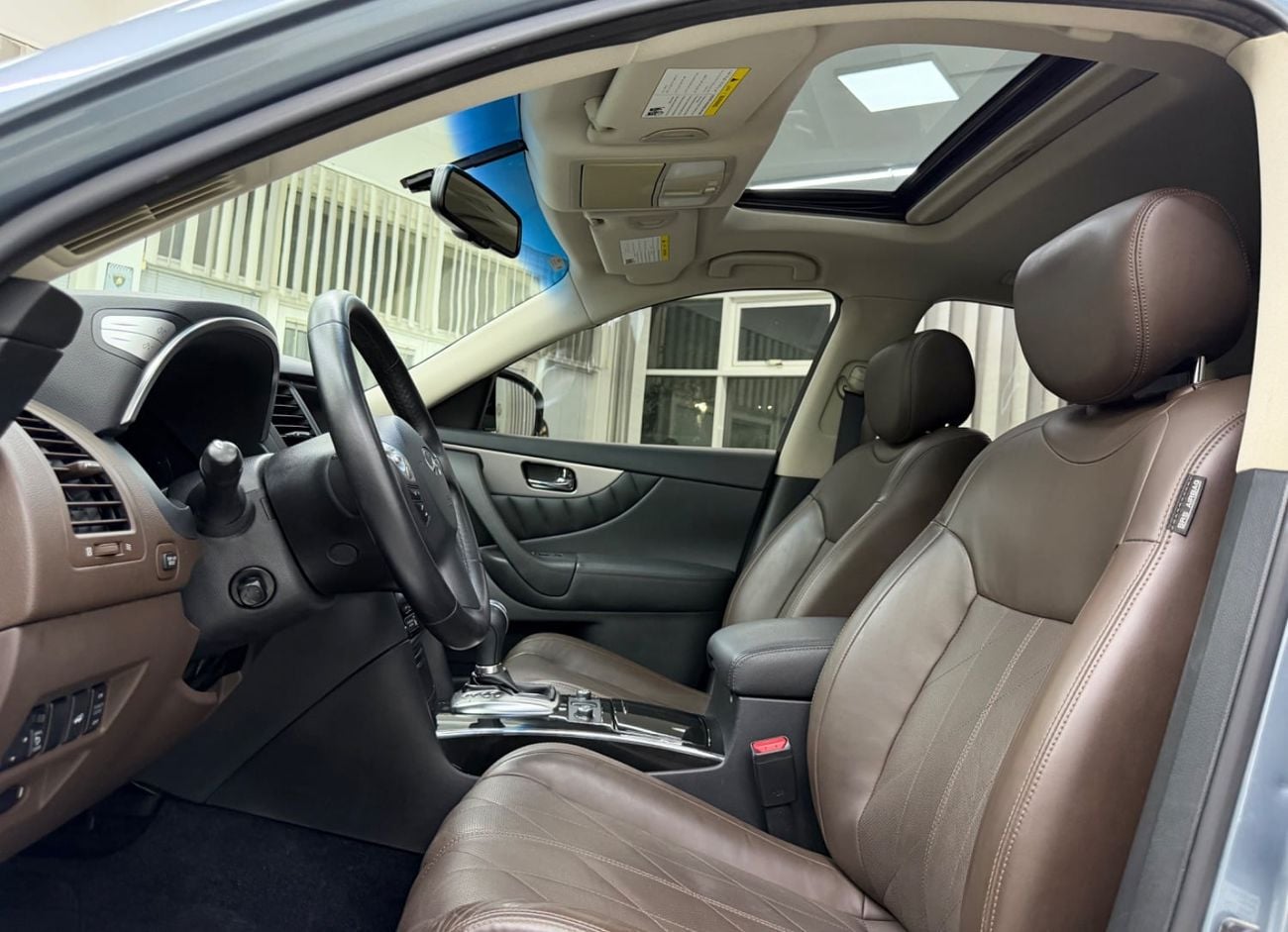 Infiniti QX70 LUXURY GCC .. Perfect condition .. V6 .. Top Range