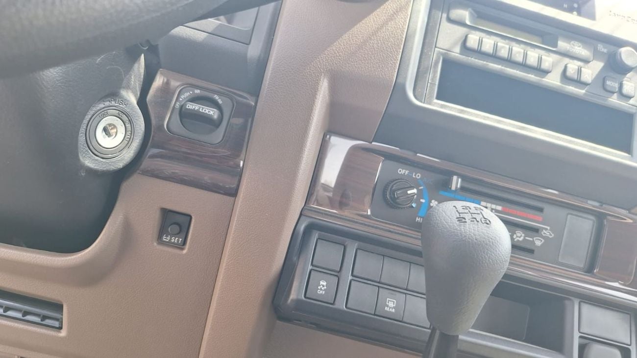 تويوتا لاند كروزر 70 LC71 LX