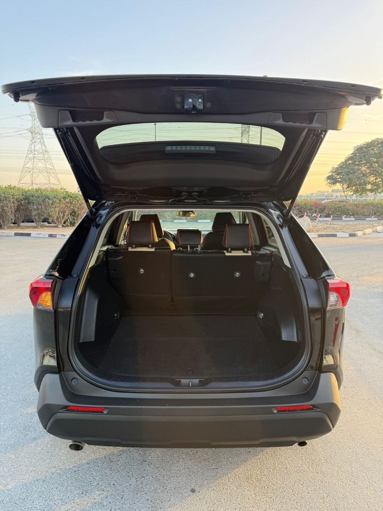 Toyota RAV4 LE AUTOMATIC PETROL SUV/CROSSOVER. ALL WHEEL DRIVE 5 SET CANADIAN SPECIFIC