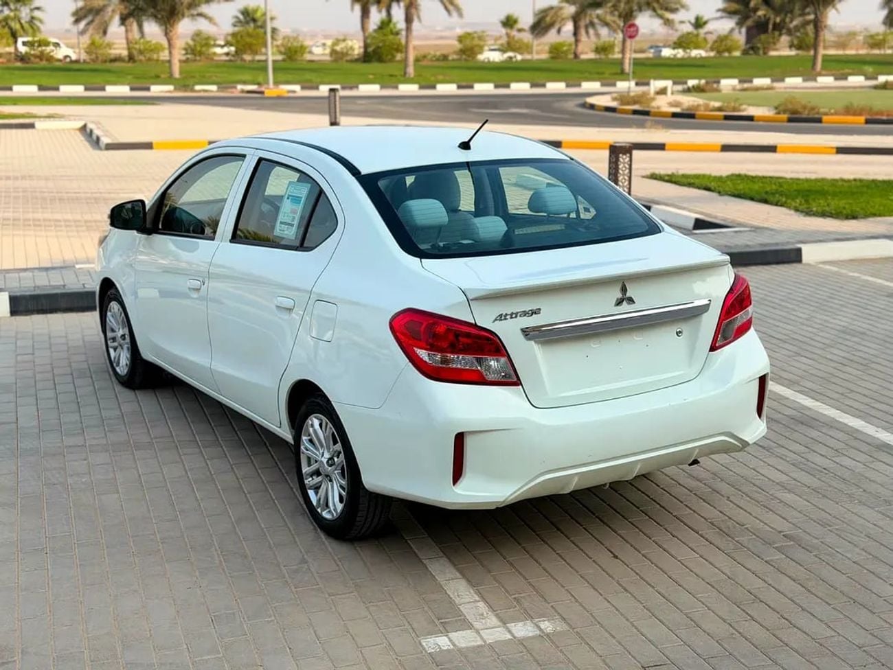 Mitsubishi Attrage GLX MID