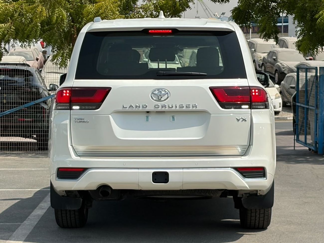 Toyota Land Cruiser VX LC300 VX TWIN TURBO || 3.5L V6 PETROL | PWR WITH LEATHER SEATS | 360* CAMERA | JBL SOUND SYSTEM | RA