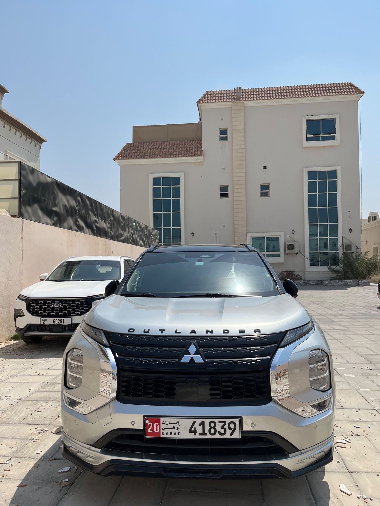 ميتسوبيشي آوتلاندر PREMIUM LAUNCH EDITION