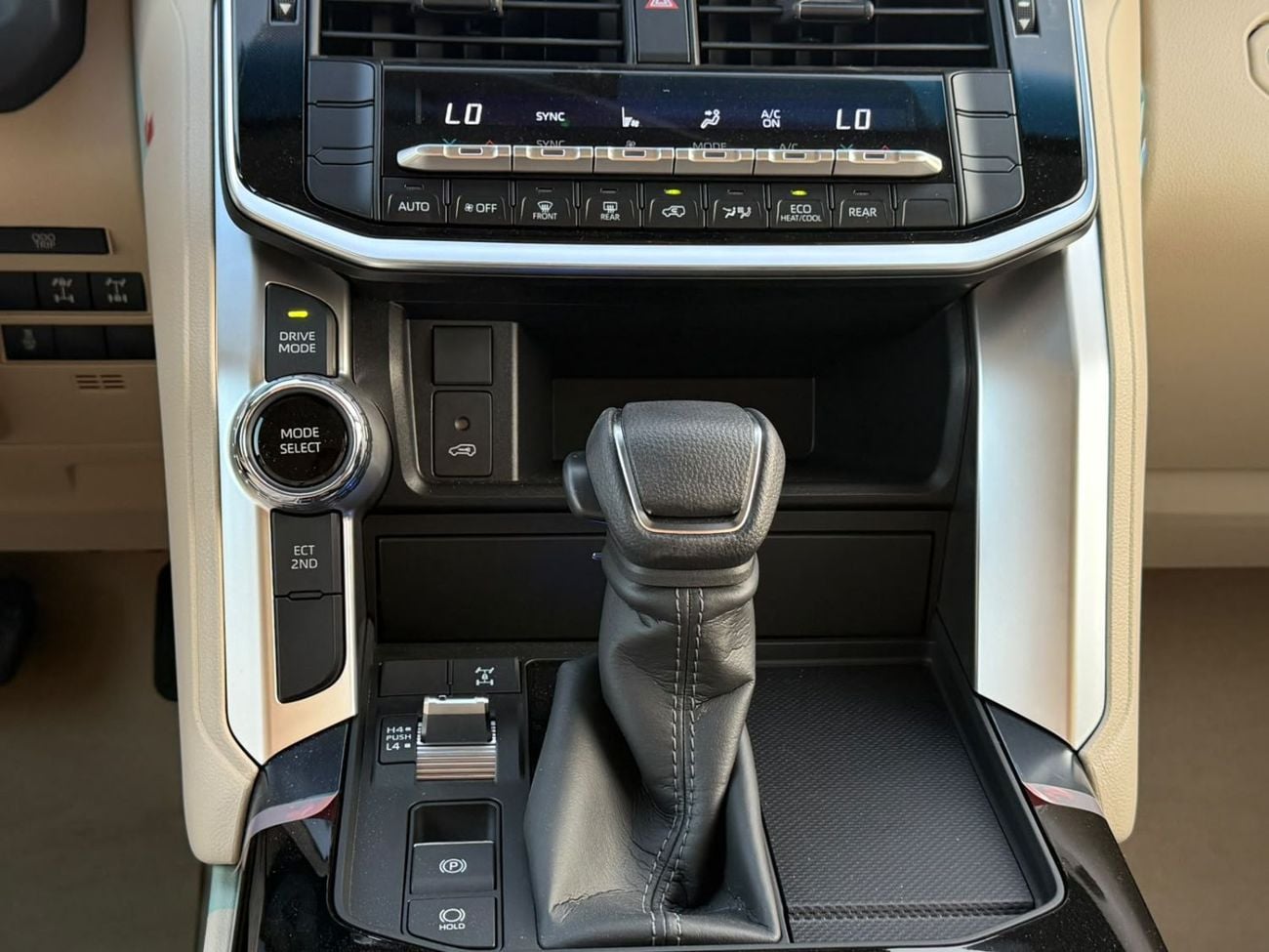 Toyota Land Cruiser GXR 3.3L TWIN TURBO DIESEL BASIC OPTION WITHOUT SUNROOF 2026 MODEL