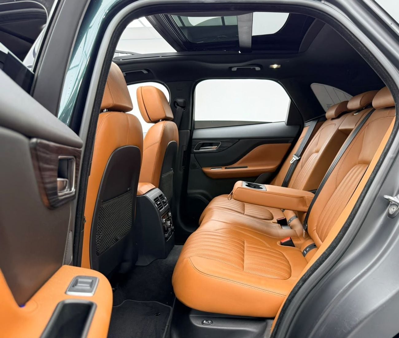 جاكوار F بيس PRESTIGE جاكوار F-Pace 25T موديل 2018، سجل صيانة كامل، كاملة المواصفات، بحالة ممتازة، خليجية