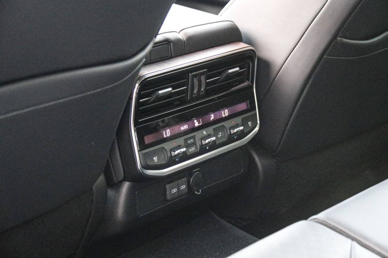 Toyota Land Cruiser VX 4.0L 2026 with memory seats