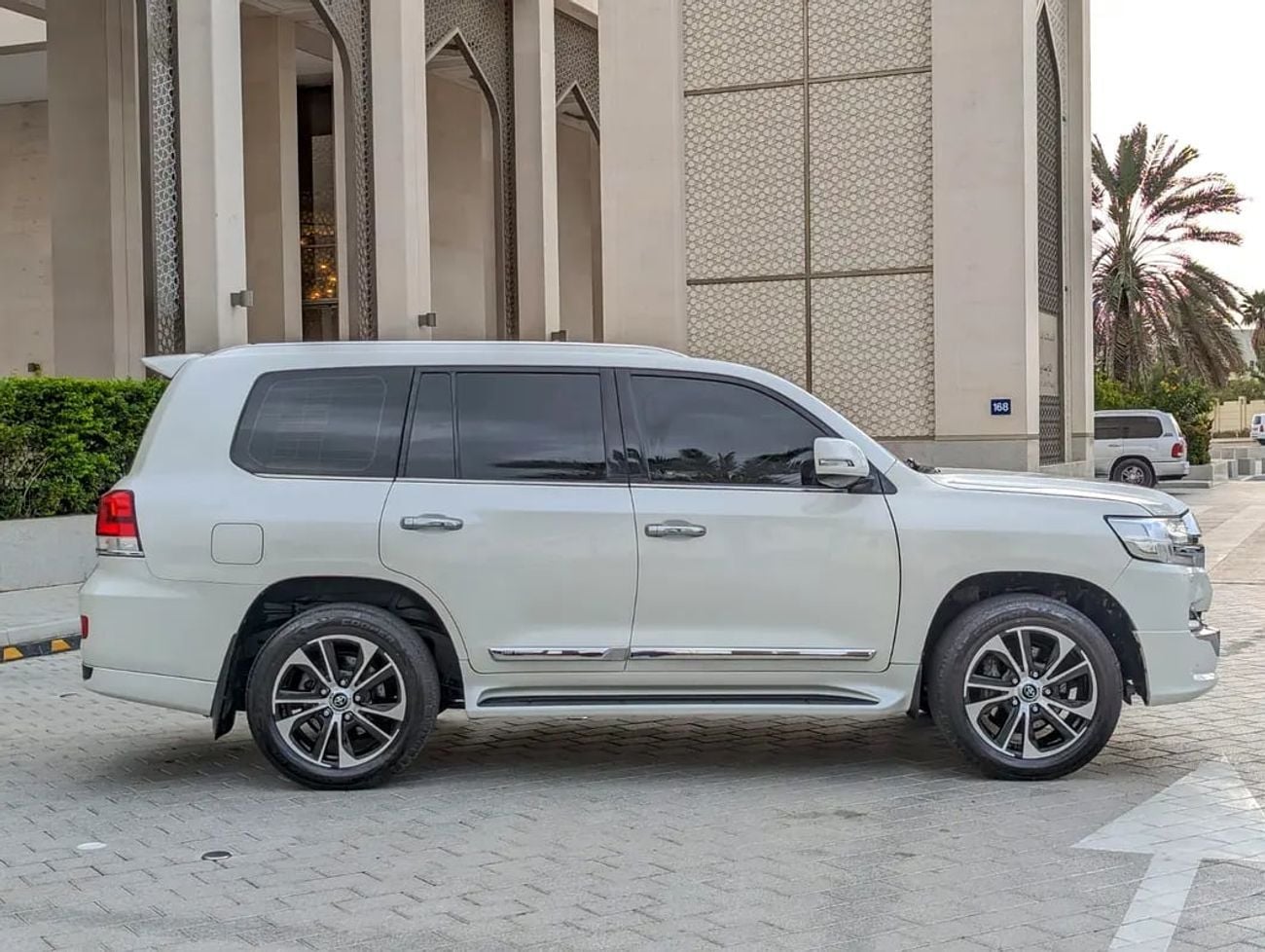 تويوتا لاند كروزر GXR V8 FULL OPTION GCC IN EXCELLENT CONDITION