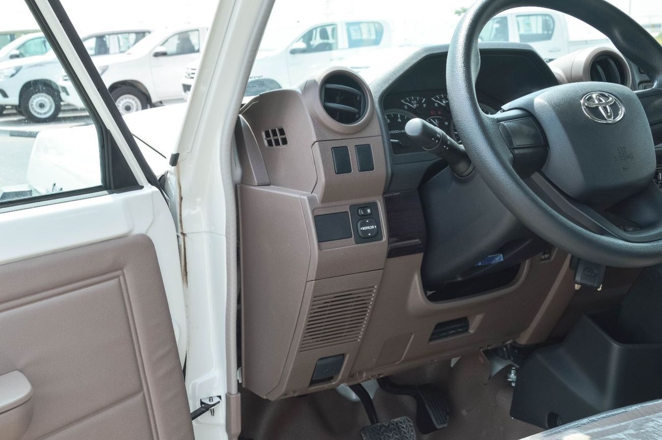 تويوتا لاند كروزر 70 LC 78 HARDTOP 4.0L MT TOYOTA LAND CRUISER AMBULANCE 4.0L 4WD AT SUV 2025