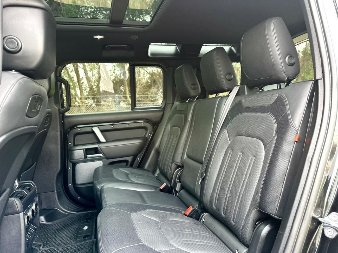 Land Rover Defender 2022
