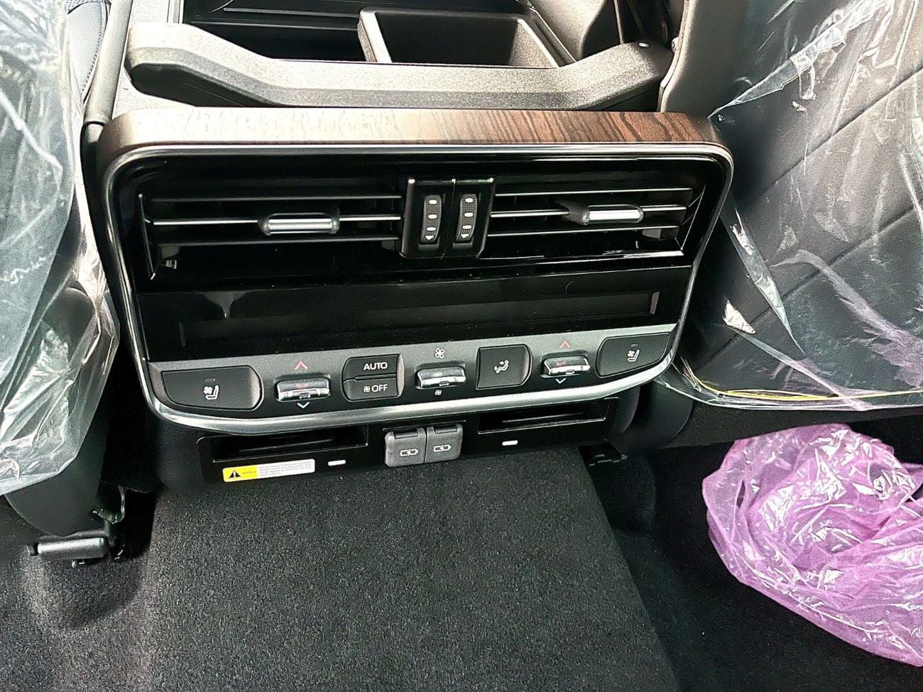 Toyota Land Cruiser VX LAND Cruiser VX 4.0 PETROL AT Omani Specs Fully Loaded | Soft Door closed | RADAR | JBL