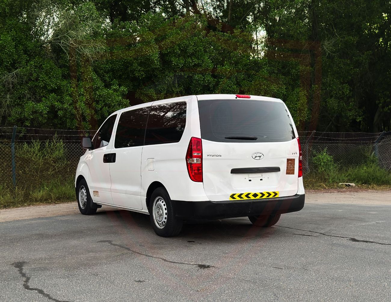 Hyundai H-1 GL Hyundai H1 2021 | 2.4L V4 | GCC Specs | Accident-Free | Excellent Condition | AED 907/Month