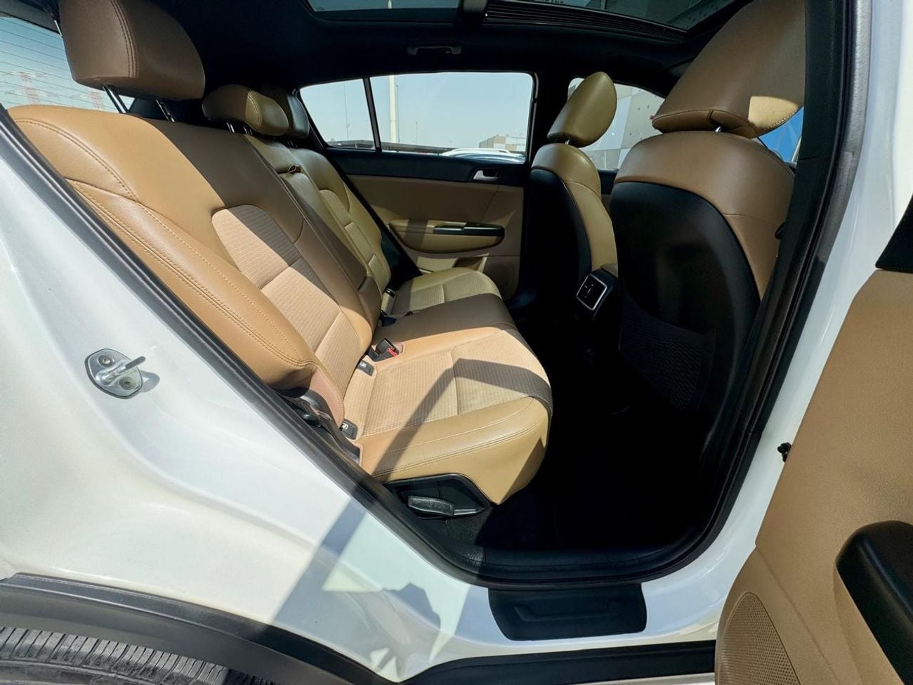 كيا سبورتيج LX STANDARD 799/- شهريًا | خليجي | فتحة سقف بانورامية، مقاعد جلدية، مثبت سرعة | خالية من الحوادث