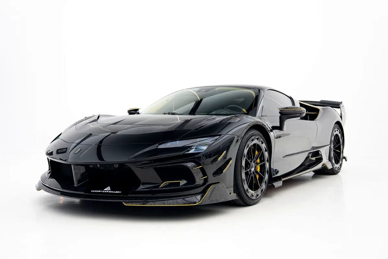 فيراري SF90 ستراديل سترادالي CUSTOM WIDE-BODY KIT | SERVICE CONTRACT | GCC SPECS | 6,715 KM