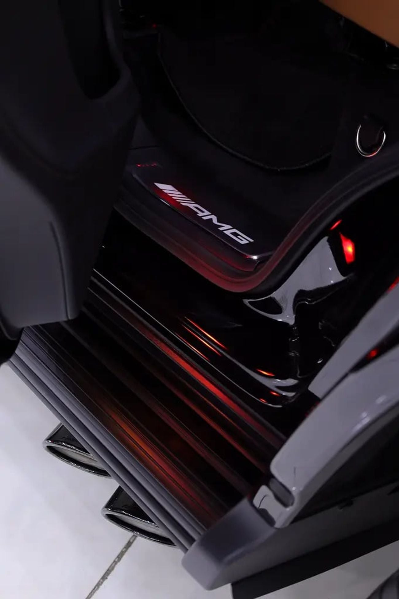 Mercedes Benz G63 AMG G63 GCC MANUFAKTUR EDITION +DOUBLE NIGHT PACKAGE CARBON INT+ 5 YEARS WARRANTY + FREE NANO COATING