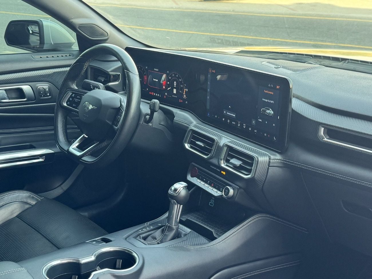 Ford Mustang STANDARD ECO BOOST / LOW MILEAGE/BIG SCREEN / RADAR / WIRELESS CHARGER/LANE DEPARTURE/BLIND SPOTS/