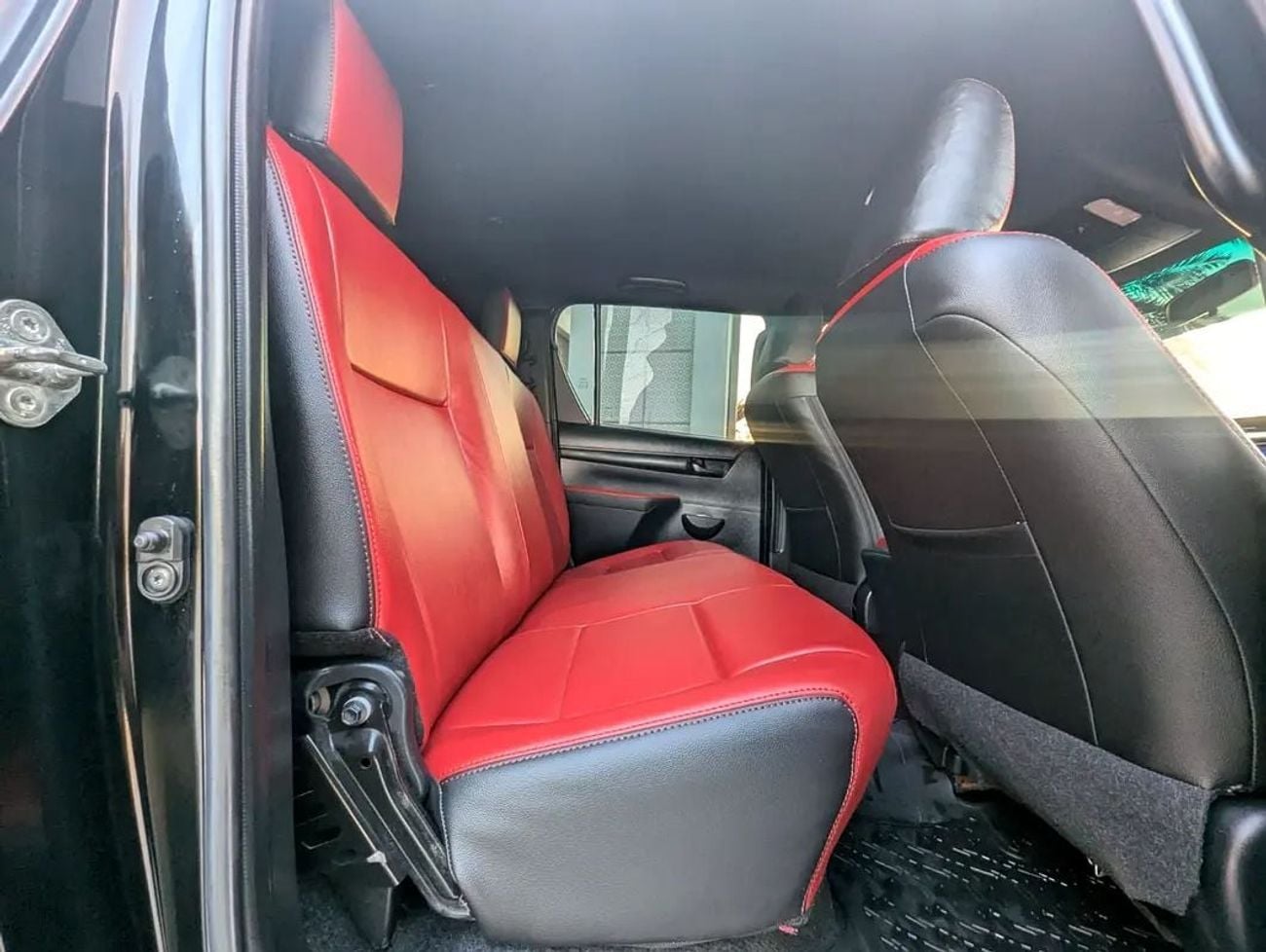 Toyota Hilux ADVENTURE Toyota Hilux Adventure 2020 GCC Specs Facelifted 2025 V4 2.7L Interior and Exterior well-maintained